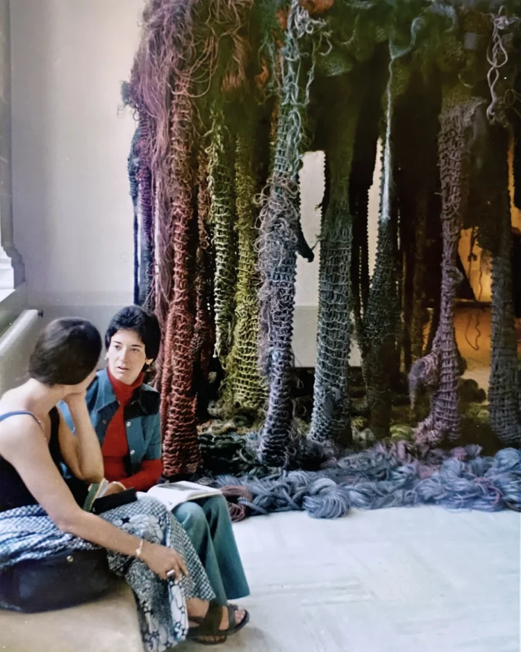 Daniella Woolf, Forest, 1972. 3m x 3m x 3m (10ft x 10ft x 10ft). Crochet and fibre reactive dyed. Sisal, jute and manilla fibres. Photo: Hella Hammid.