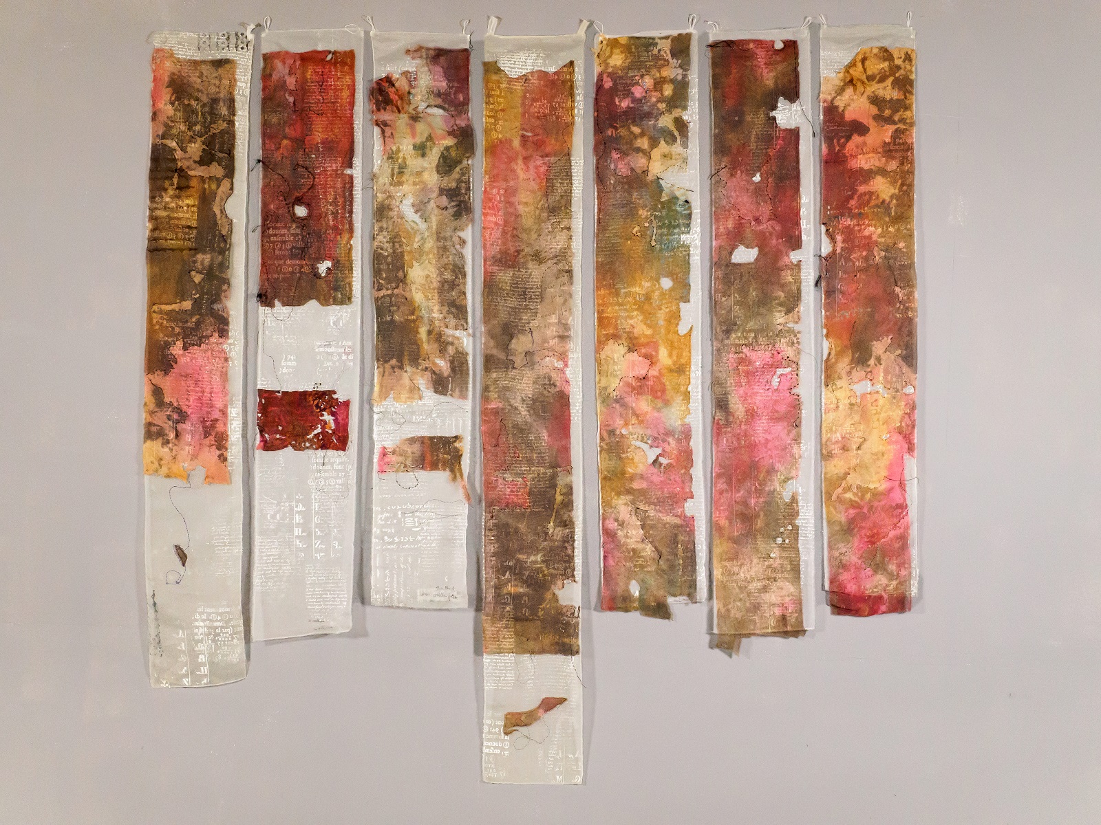 Els van Baarle: Een stille plek III, 2017, 7 x 25 x 180 cm, silk, silk organza, wax, dye, discharge, stitch. (Photo Credit: Joop van Houdt)