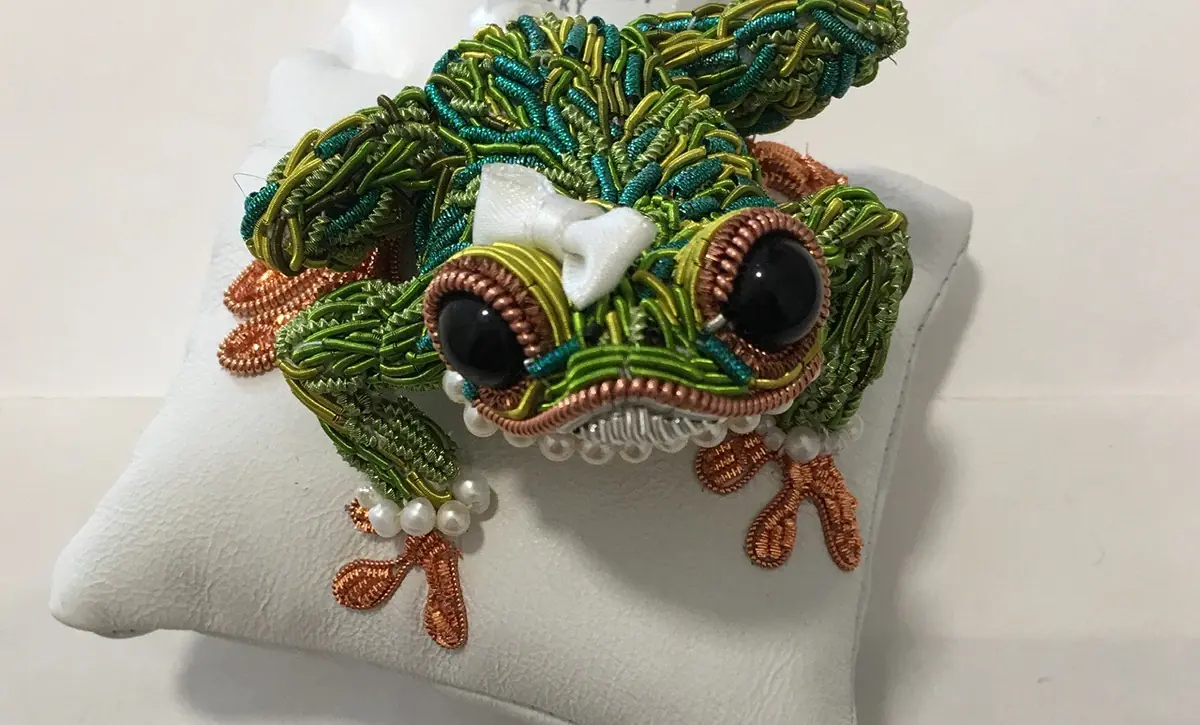 Georgina Bellamy: Lady Frog, 2018, Goldwork metals and leathers