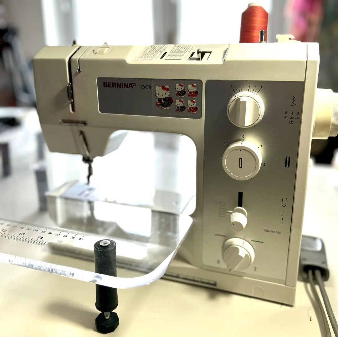 Sue Hotchkis’ Bernina 1008, with its custom extension table.