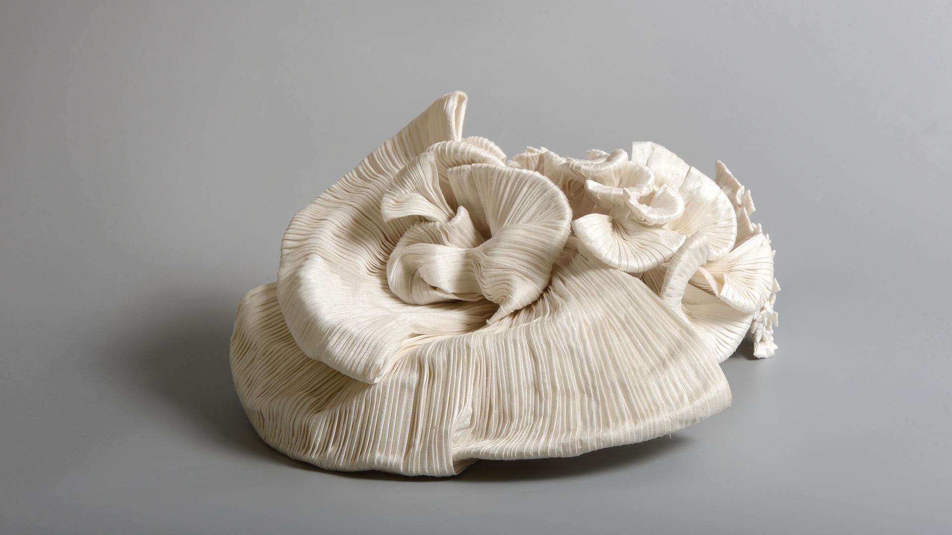 Kinga Foldi, Mushroom, 2020. 35cm x 36cm x 18cm (13" x 14" x 7"). Silk dupioni. Pintuck and individual techniques. Photo: Alida Kovács